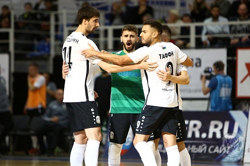 МФК «Тюмень» поздравил тренера крупной победой (ОНЛАЙН)