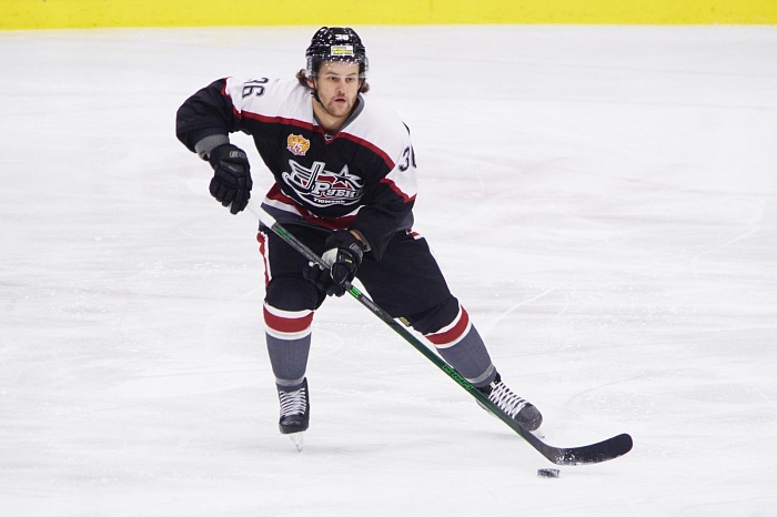 Экс-защитник ХК «Рубин» Антон Сизов покинул нижегородское «Торпедо» и за сутки сменил два клуба