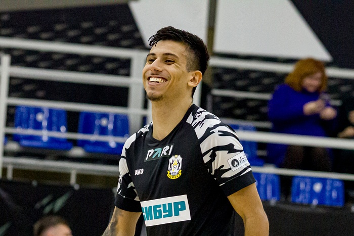 Игрок мини-футбольного клуба «Тюмень» Жоао Силвейра: «Информацию о команде мне посчастливилось узнавать от Греуто и Афранио»