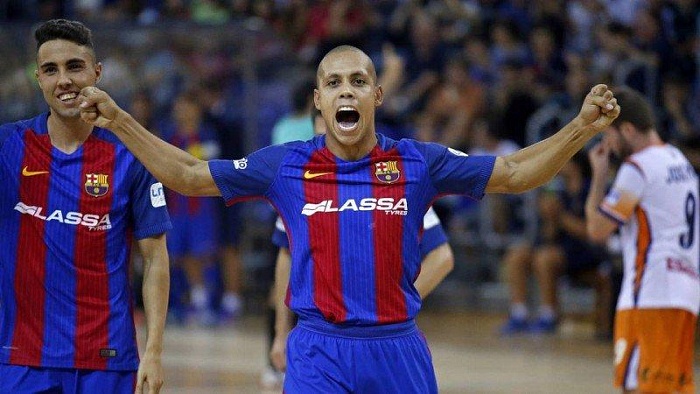 Феррао продолжает погоню за Фелипе