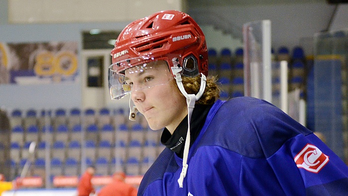 Тюменец Александр Плесовских забивает за МХК "Спартак" (ВИДЕО)