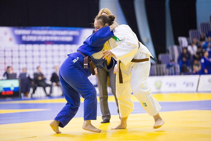 Выиграла два трофея на одном турнире