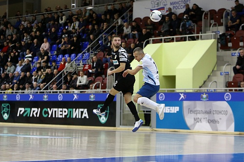 Ответный матч 11-го тура российской суперлиги «Тюмень» – «Ухта»: до первого забитого мяча были шахматы, а затем начался футзал