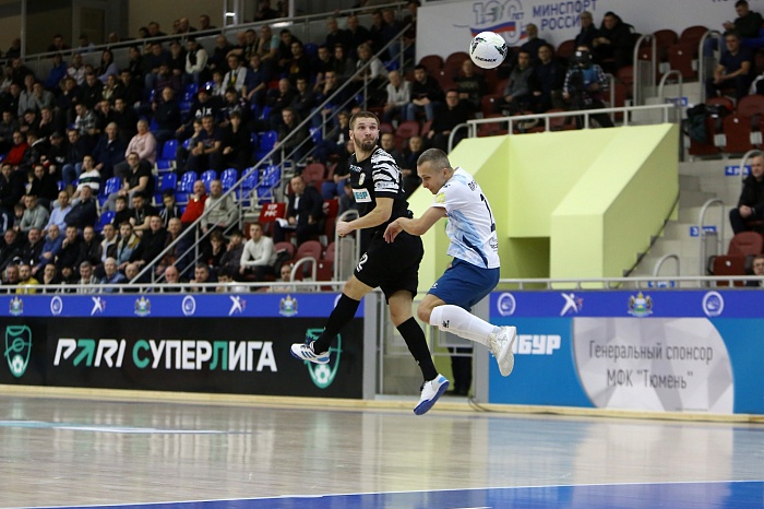Ответный матч 11-го тура российской суперлиги «Тюмень» – «Ухта»: до первого забитого мяча были шахматы, а затем начался футзал