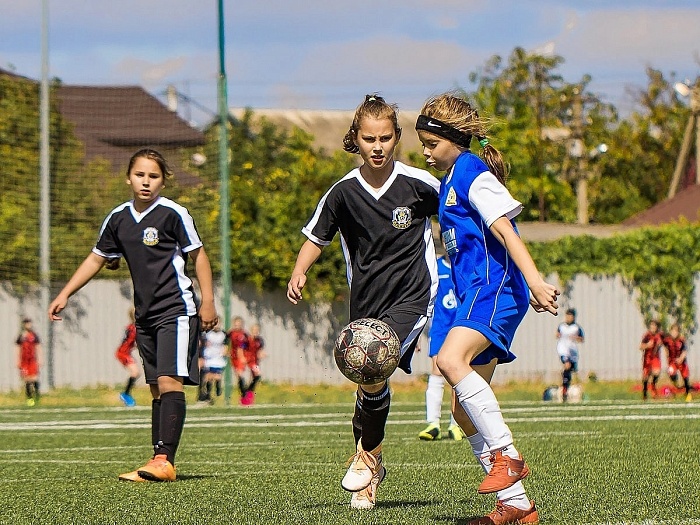 Воспитанницы Антона Кузьмина обыграли московскую «Юность» в турнире «Большие звёзды светят малым»