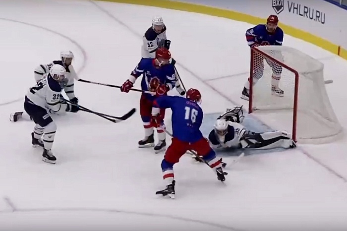 Сибиряки блеснули на китайском льду