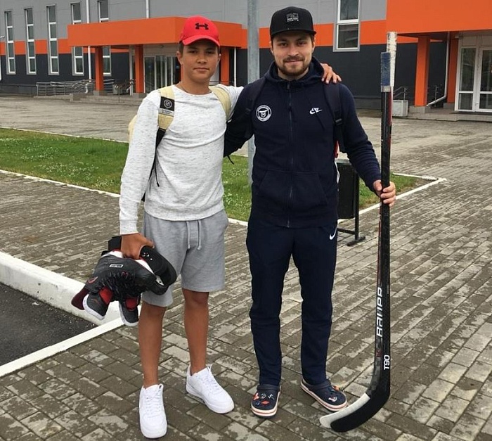 Макар Насретдинов: «В хоккей меня привели брат и мама»