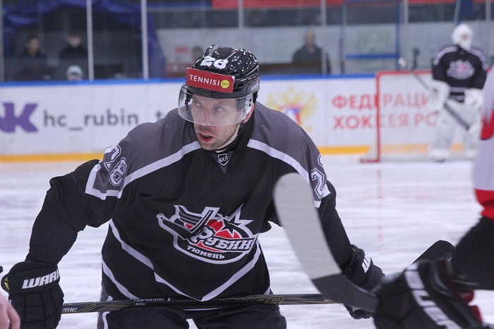 Денис Ячменёв провёл 500 матчей в ВХЛ и находится в шаге от сотой шайбы за тюменский клуб