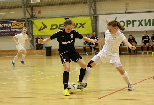 ЖМФК «Тюмень» удачно сыграл в стартовом туре первенства страны по мини-футболу среди девушек