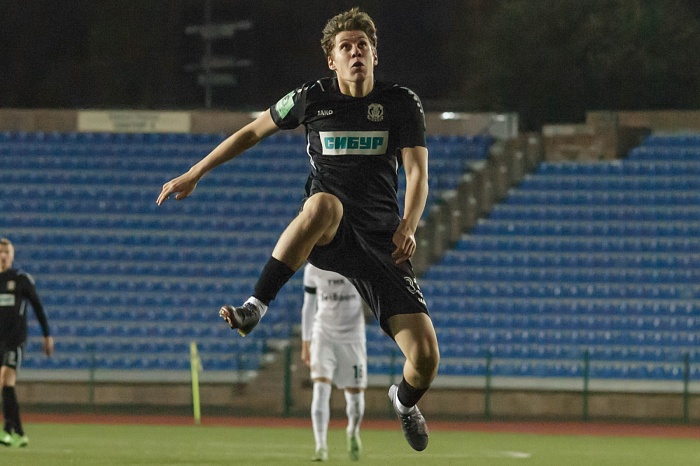 Полузащитник футбольного клуба «Тюмень» Линар Шарифуллин: «Обидно отдавать такие матчи и дарить очки сопернику»