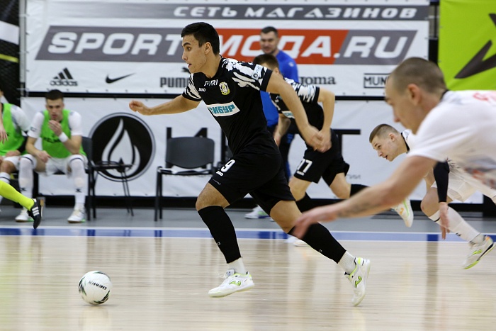 Нападающий мини-футбольного клуба «Тюмень» Азиз Муждаков: «Бежал к воротам с мыслью: там Кама, ему нужен этот гол»