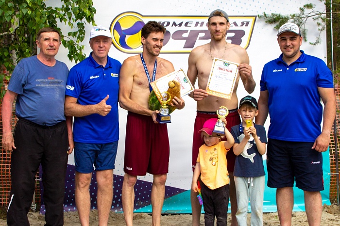 На чемпионате Тюменской области по пляжному волейболу победили фавориты