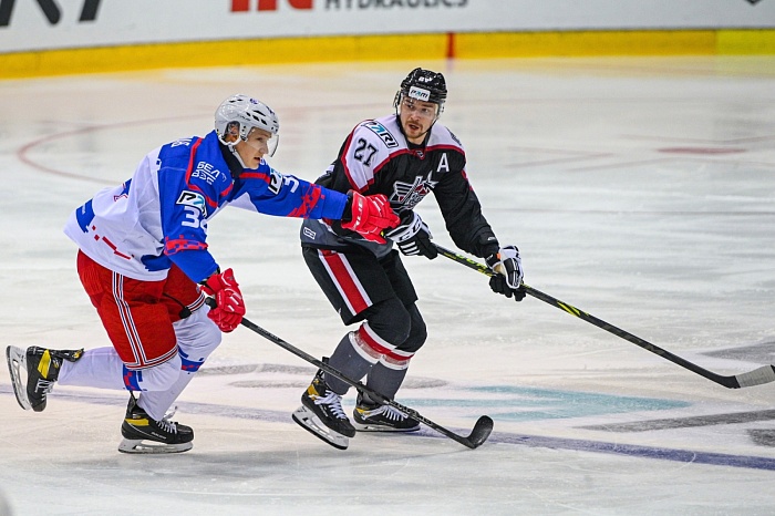 Нападающий тюменского хоккейного клуба «Рубин» Денис Давыдов: «Почему долго не могли забить? Стеснялись, наверное…»