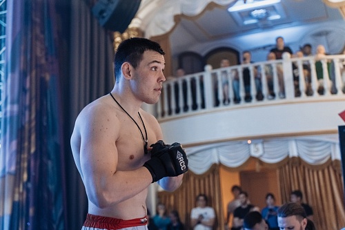 Тюменец Иван Гниздицкий деклассировал американца Кевина Чёрча в турнире One Championship в Тайланде (ВИДЕО)