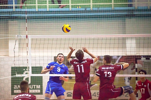 Последним финалистом стал «Кристалл»