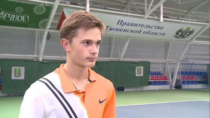 Уступил лично в трех сетах, но выиграл пару