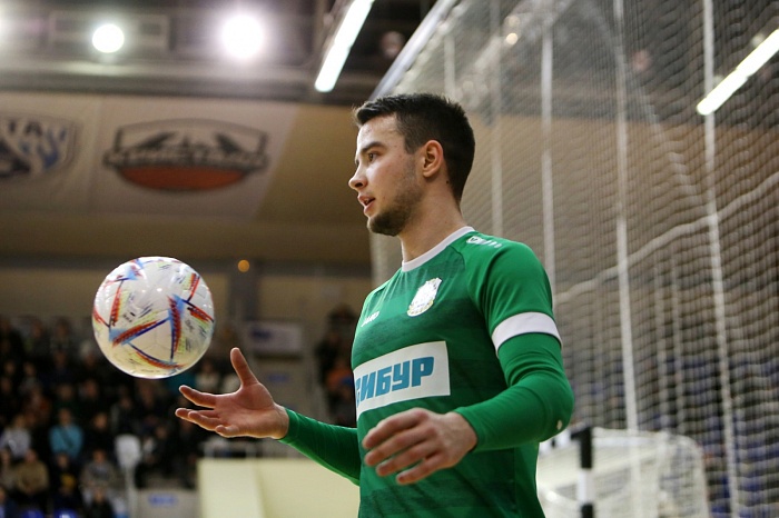 Вратарь мини-футбольного клуба «Тюмень» Денис Субботин: «С малых лет знал, что подарки приносят родители, а не Дед Мороз»