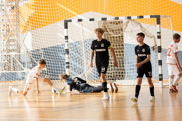 Юные тюменцы начали тур в Челябинске с крупной победы