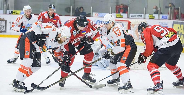 Команда Кутугина пропустила решающий гол в большинстве