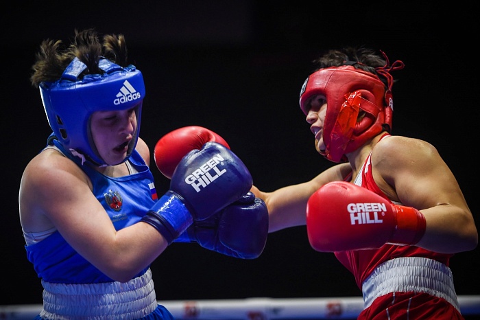 Тюменка Альбина Молдажанова завоевала серебряную медаль чемпионата России по боксу среди женщин!