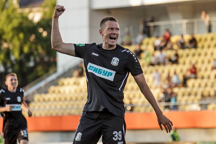 Форвард ФК «Тюмень» Антон Кобялко: «Очень хотели победить, спровоцировали хозяев на пенальти и взяли три очка»