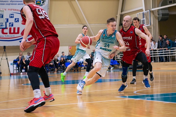 Баскетболисты тобольского «Нефтехимика» дважды обыграли команду из Чебоксар