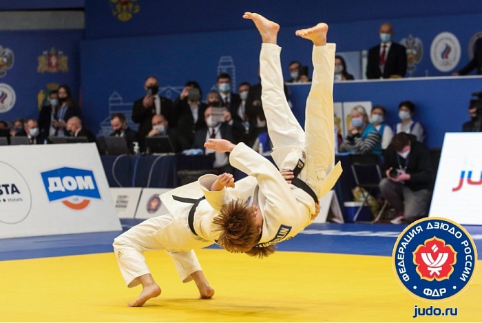 Второй день турнира медалей не принёс