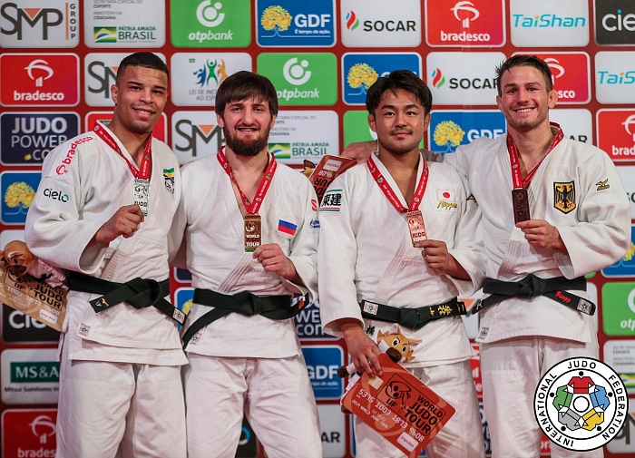 За океаном одолел чемпиона мира