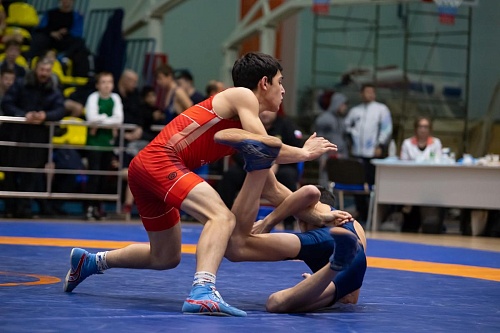 В Тюмени «классики» борются под присмотром олимпийских звезд