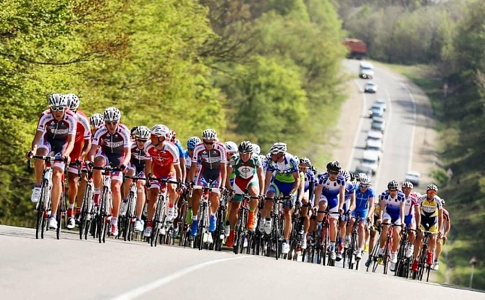 Начал многодневку с призового старта