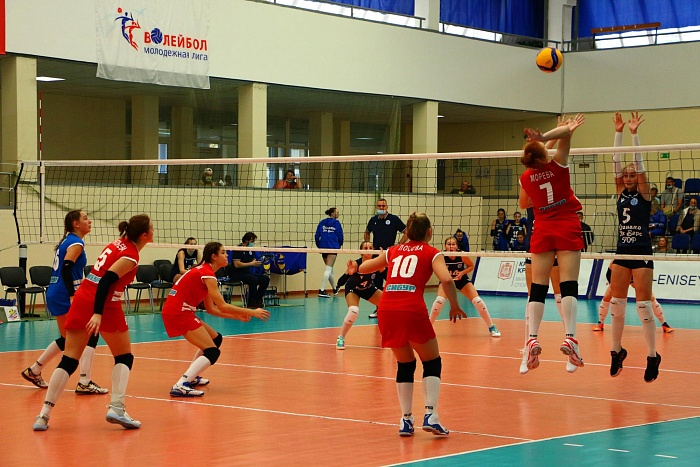 Тюменки уступили в равном матче