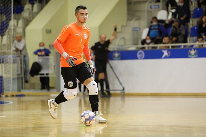 Голкипер мини-футбольного клуба «Тюмень» Денис Субботин: «На нашу вратарскую бригаду ляжет большая ответственность, но такой шанс нельзя упускать»