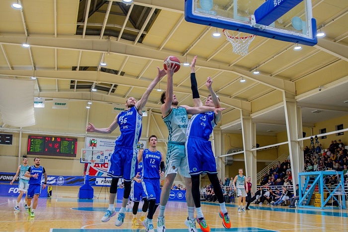 Баскетболисты тобольского «Нефтехимика» сразятся за бронзу с «ястребами»