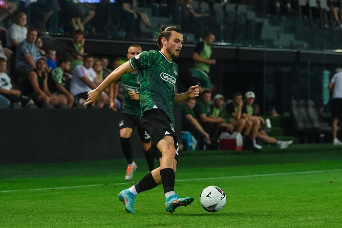 Наставник футбольного клуба «Арсенал» Александр Сторожук: «Данилу Карпову всего хватает, но в основе «Краснодара» на его позицию собраны очень сильные игроки»