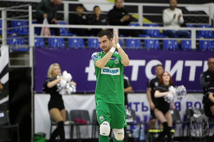 Футзальный клуб «Тюмень» в гостях одолел «коммунистов»