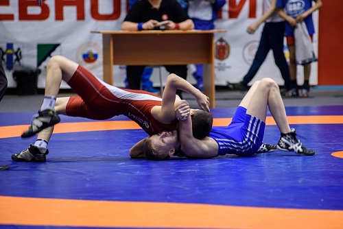 На ковре Пыть-Яха завоевали уральские медали