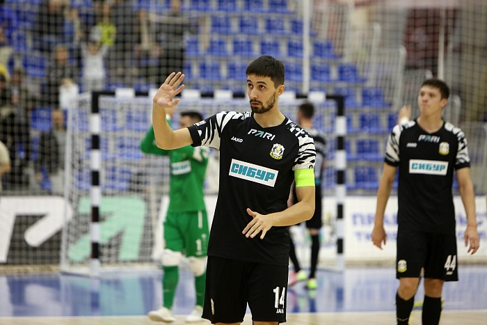 Капитан мини-футбольного клуба «Тюмень» Артём Антошкин: «При счёте 4:4 не стали нервничать и продолжили играть в свой футзал»