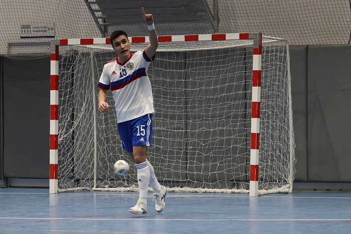 Воспитанник мини-футбольного клуба «Тюмень» Азиз Муждаков: «Счастлив, что удалось забить первый гол за сборную России в день рождения отца»