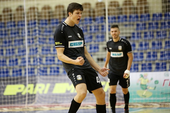 Данил Карпюк оформил хет-трик в чемпионате Тюмени по дворовому футболу за «Лесобазу»