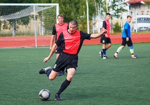 Без поражений идут три команды