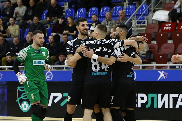 Игрок мини-футбольного клуба «Тюмень» Артём Антошкин: «Хорошо, что получилось не откладывать трёхсотый гол в долгий ящик»