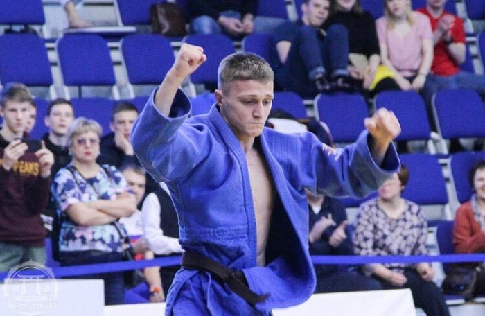 В борьбе за награду победил Азизулло