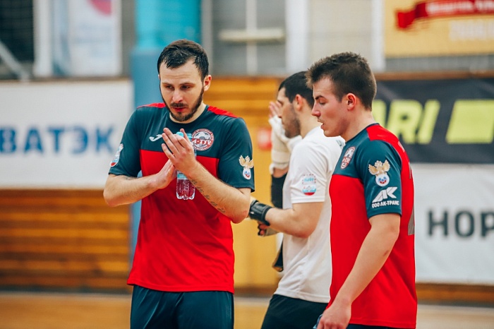 Бахур и Семикин принесли победу над резервистами «Ухты»