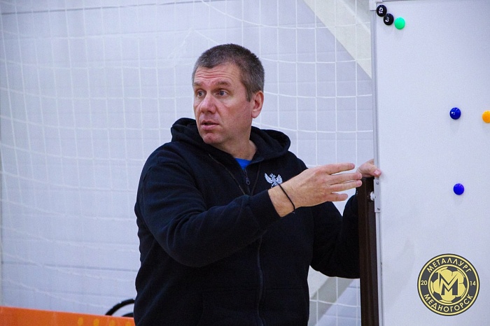 Экс-главный тренер мини-футбольного клуба «Тюмень» Игорь Путилов: «Зачем мотивировать спортсменов? Это же их профессия, они играют за деньги, за фамилию на футболке»