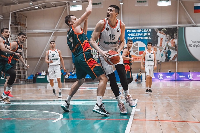 Тобольский «Нефтехимик» дома расправился с фаворитом