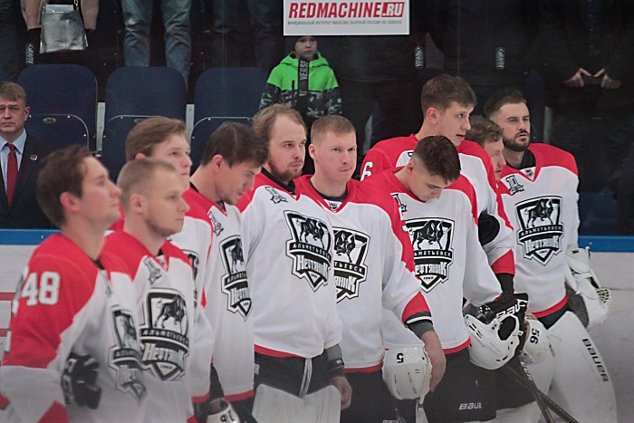 «Нефтяник» поднялся на вершину