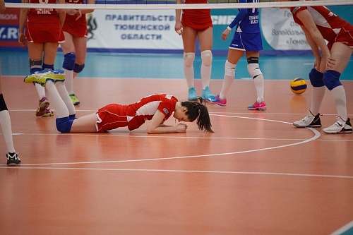 Волейбольный матч в Тюмени завершился красной карточкой! (ОНЛАЙН)