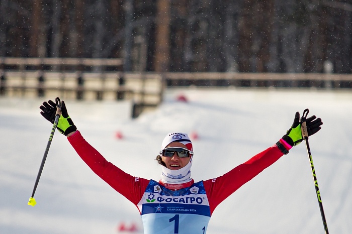 Вероника Степанова выиграла скиатлон на чемпионате России, тюменки — без медалей