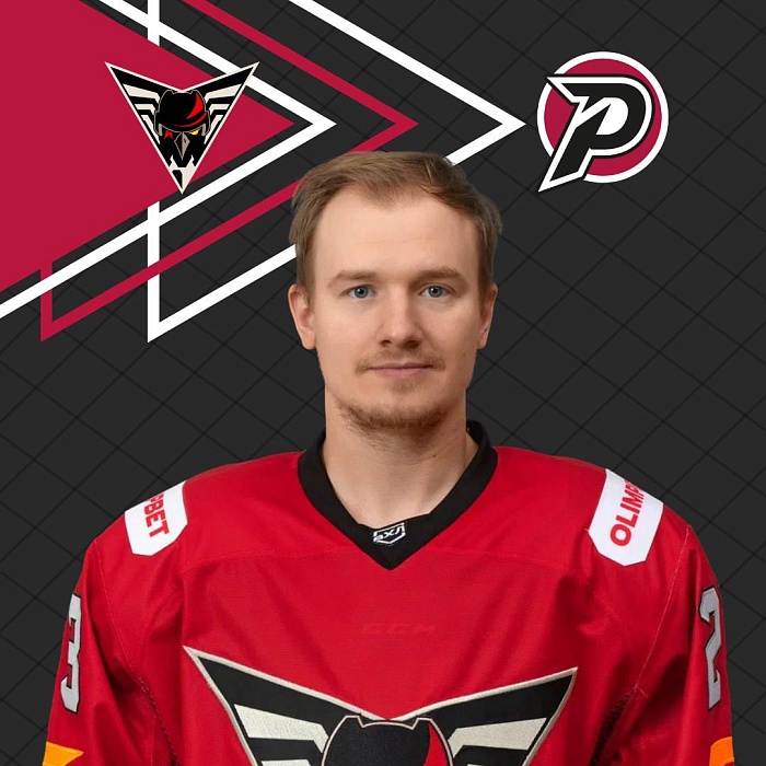 Хоккейный «Рубин» подписал нападающего Максима Лазарева