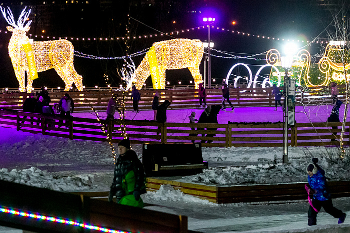 А не сходить ли на каток? Тестируем ледовую площадку у «Конторы пароходства»